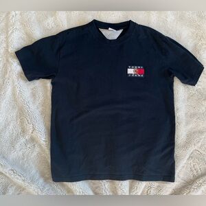 Tommy Hilfiger Men’s Tommy Jeans Short Sleeve Badge T-Shirt